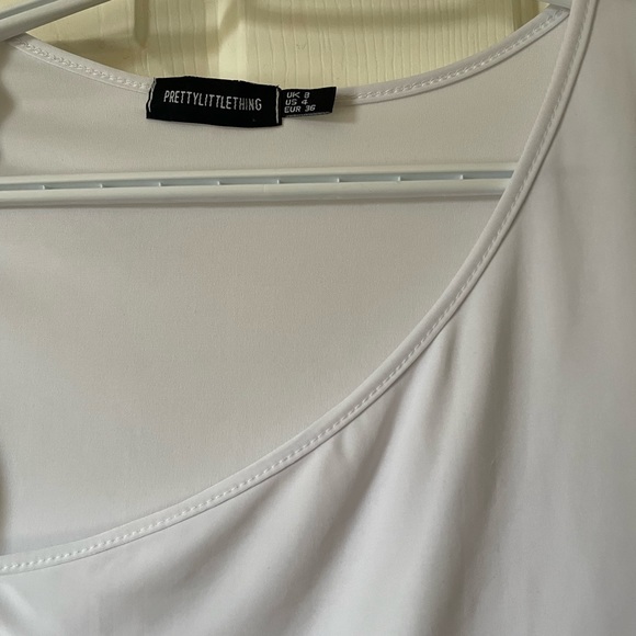 Pretty Little Thing White Asymmetrical Cropped Top - Picture 5 of 8